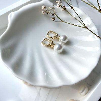 Lily pearl hoop