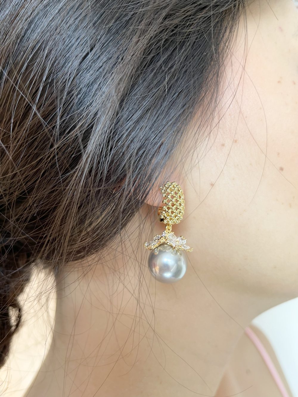 Grey pearl dangle