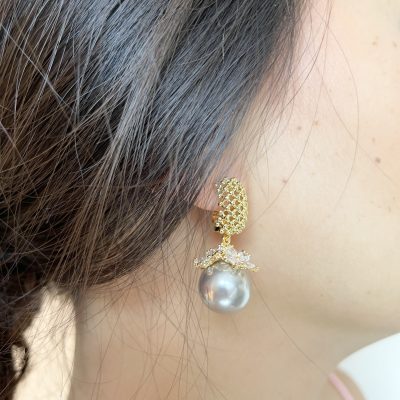 Grey pearl dangle