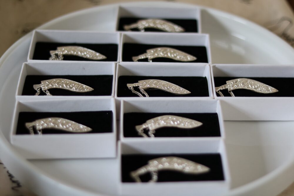 Pure silver Khukuri brooch - Image 2