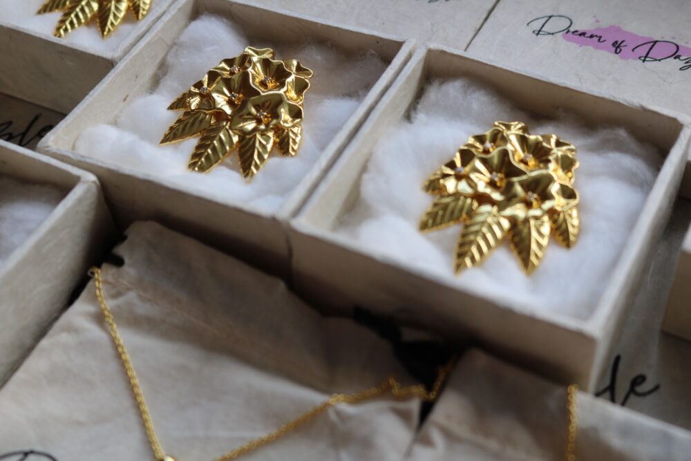 LALI GURAS UNISEX BROOCH - Image 3