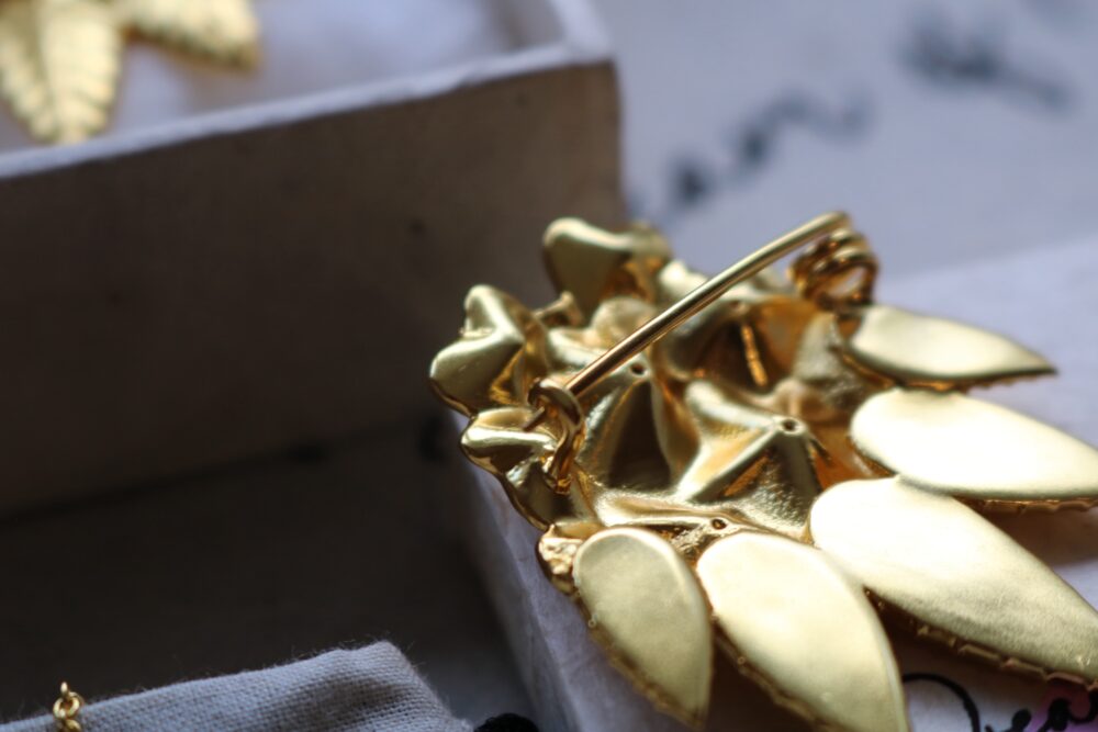 LALI GURAS UNISEX BROOCH - Image 2